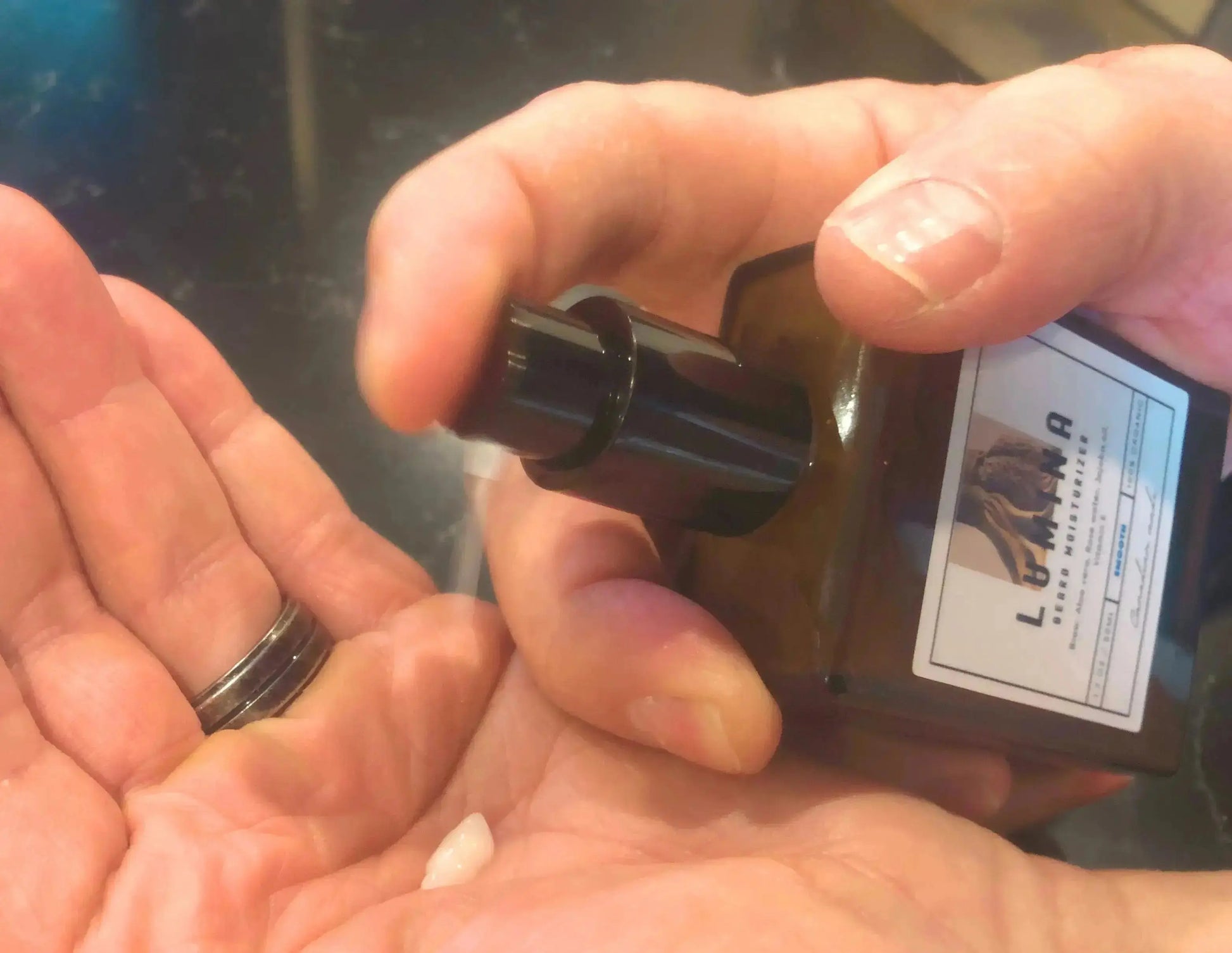 beard moisturizer pump showing gel formula 